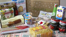 Un pacco pieno di golosità ogni mese con DEGUSTABOX